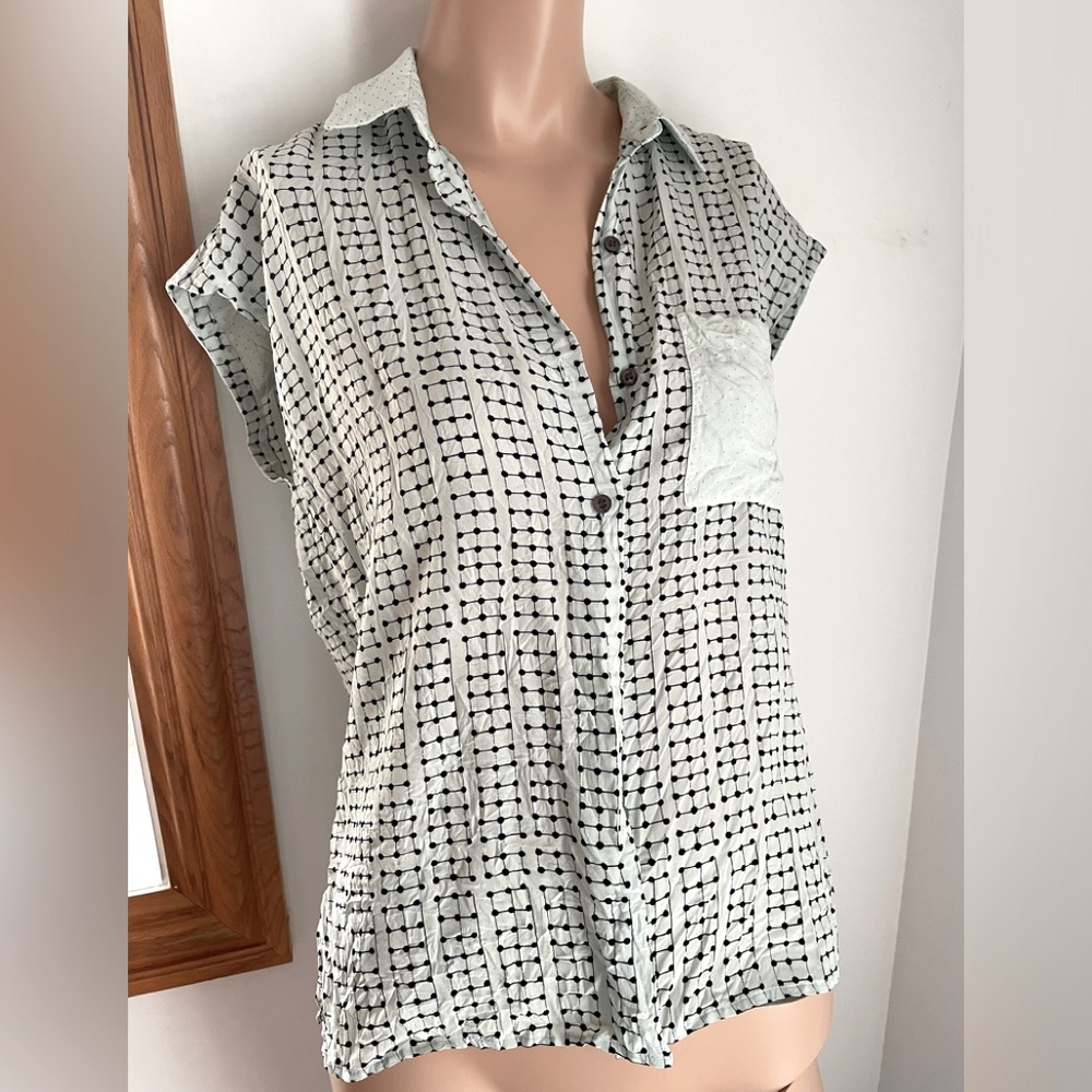 M Club Monaco silk top shirt button pattern